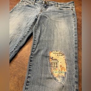 Kut from the Kloth 8 Jeans With Embroidered Cat & House Knee Patch